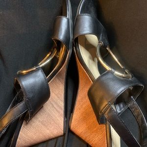 Black leather wedges with wooden heel